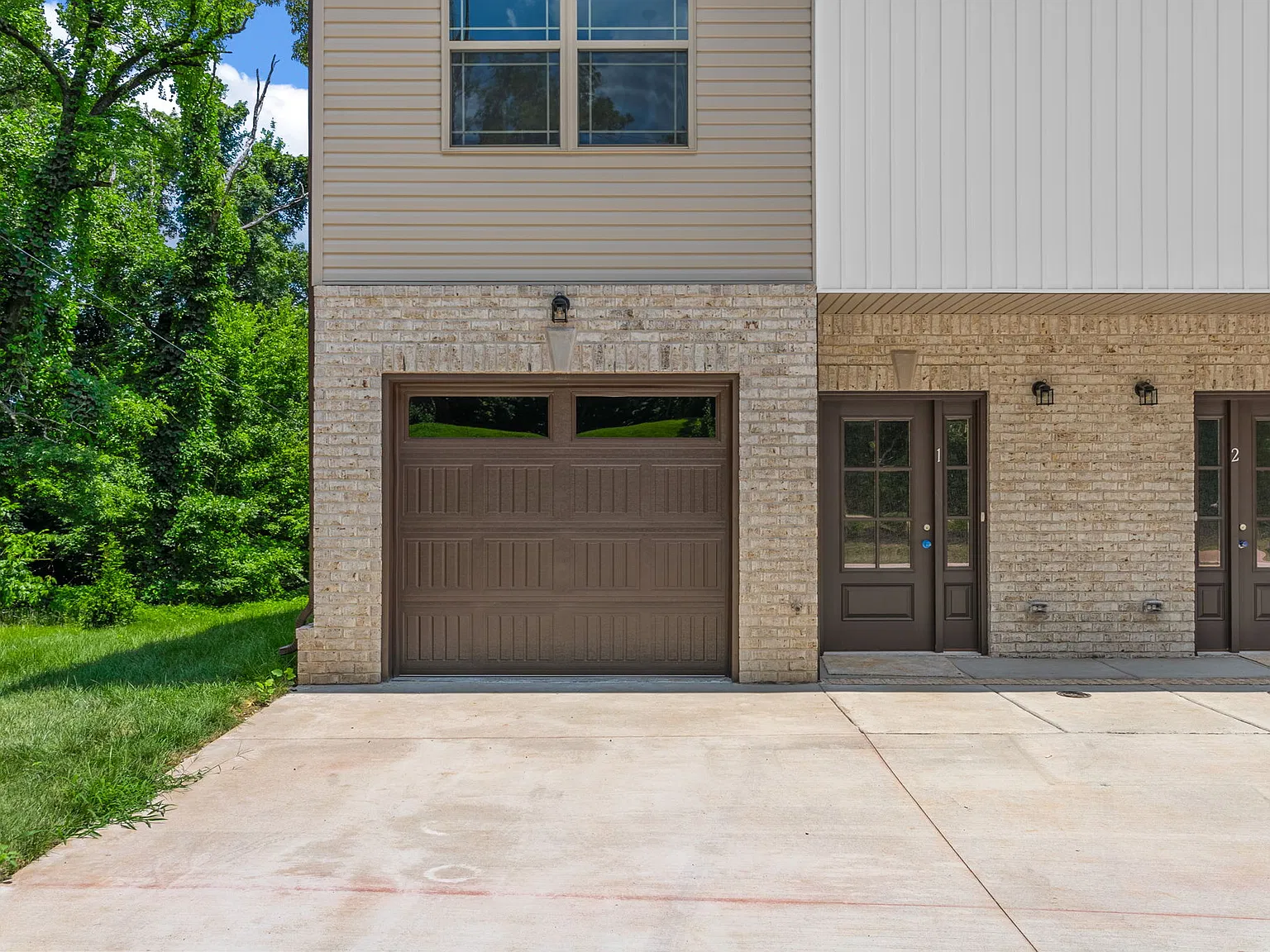 2 bed, 2.5 bath, 1032 sqft, $1,200 — Photo 1