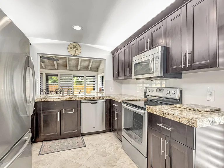 804 Foxpointe Cir — Photo 17