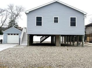 686 Bayview Dr, Toms River, NJ 08753