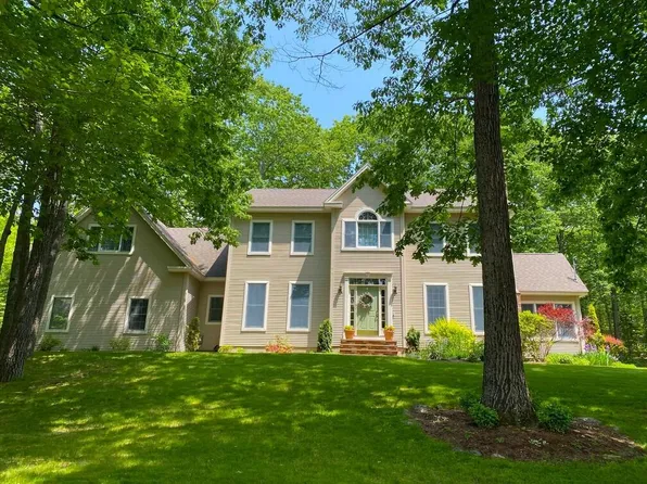 10 Hillside Drive, Veazie, ME 04401