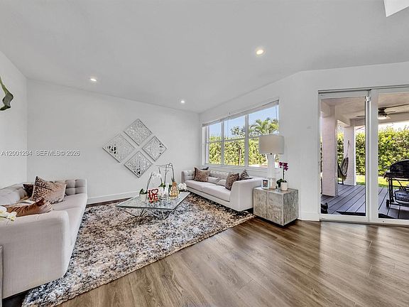 4th image of 1042 Thistle Creek Ct