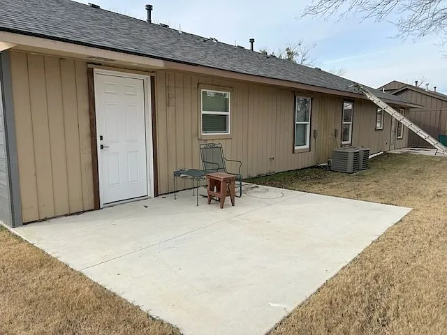 Building Photo - 1102 N Willow Dr