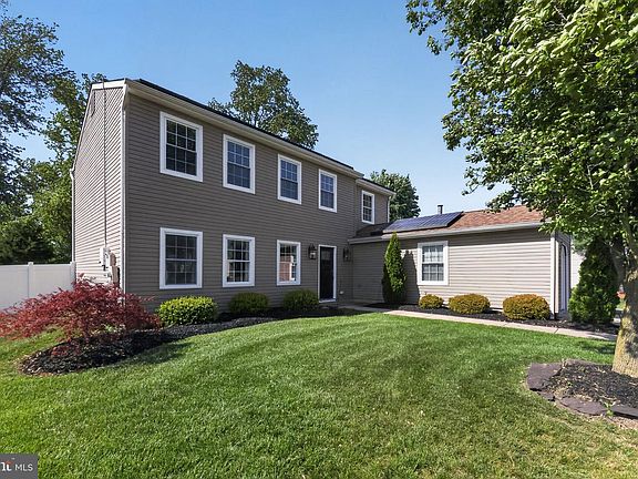 2nd image of 21 Huntingdon Way