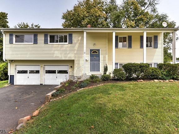 3rd image of 11 Shelly Dr