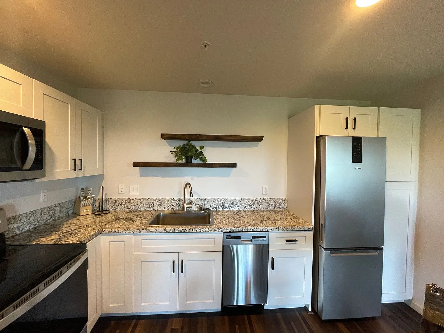 Pailolo Place Furnished One Bedroom — Photo 3