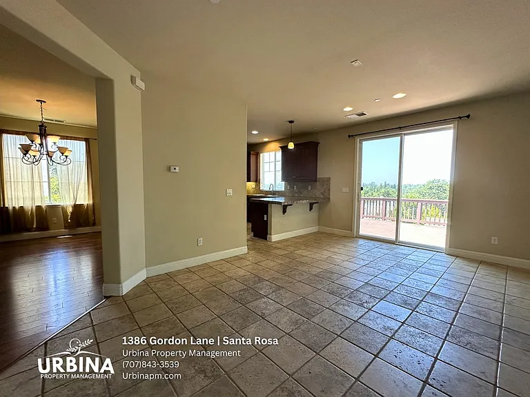 1386 Gordon Ln — Photo 8