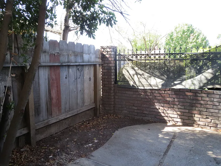 4544 N. Sharon Ave (670L-671G) — Photo 19