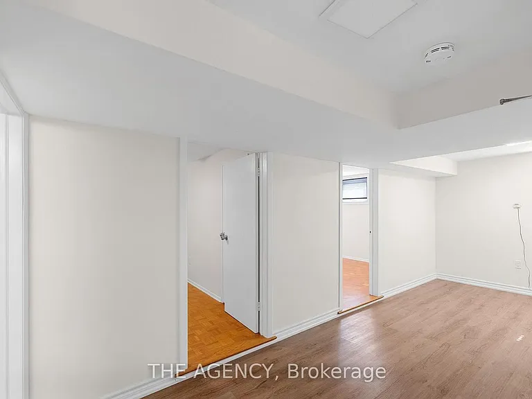 1038 Alexandra Ave — Photo 11