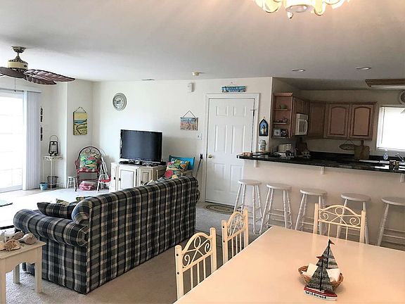 5th image of 129 W Spicer Ave #100