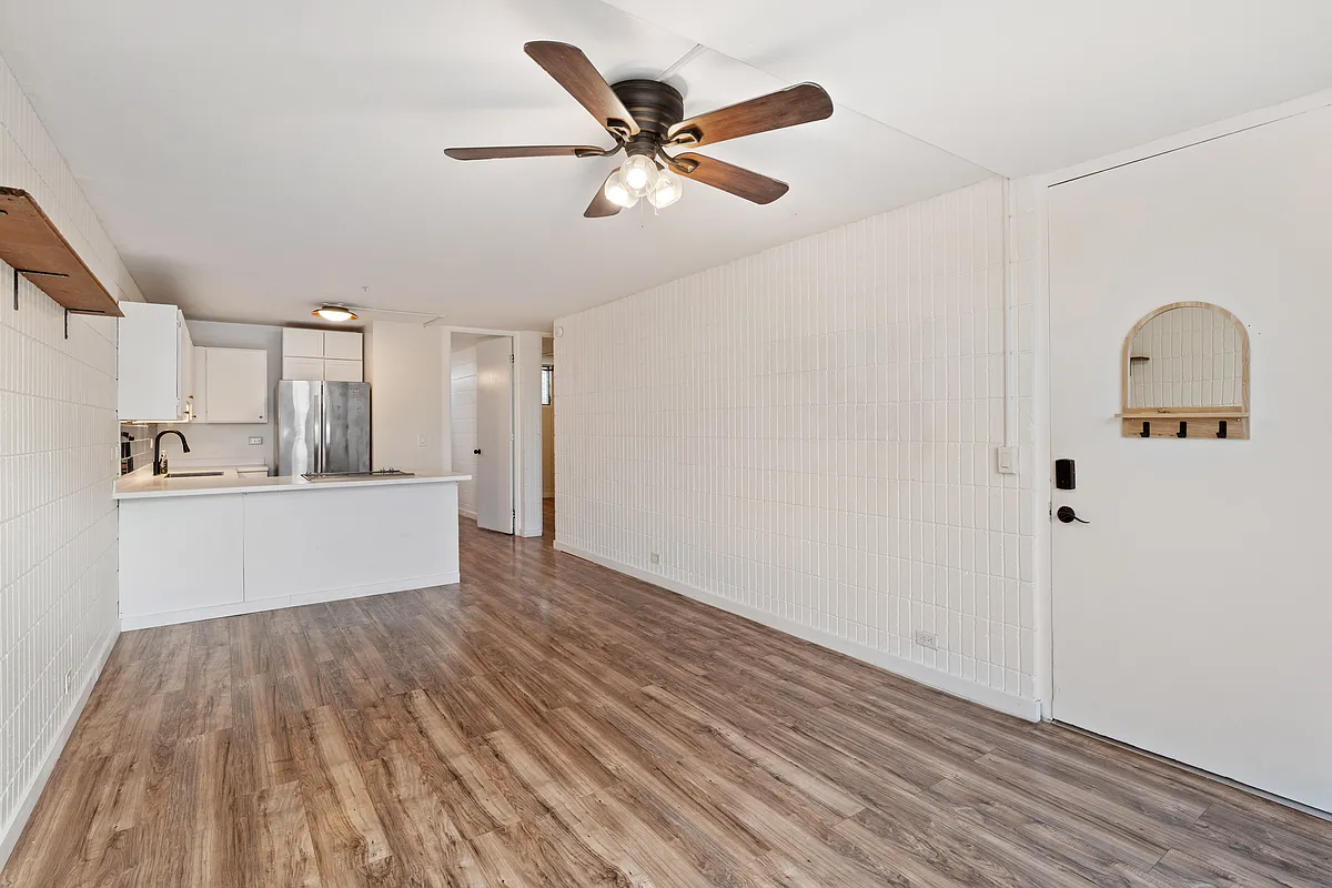 Building Photo - 1524 Pensacola St #113