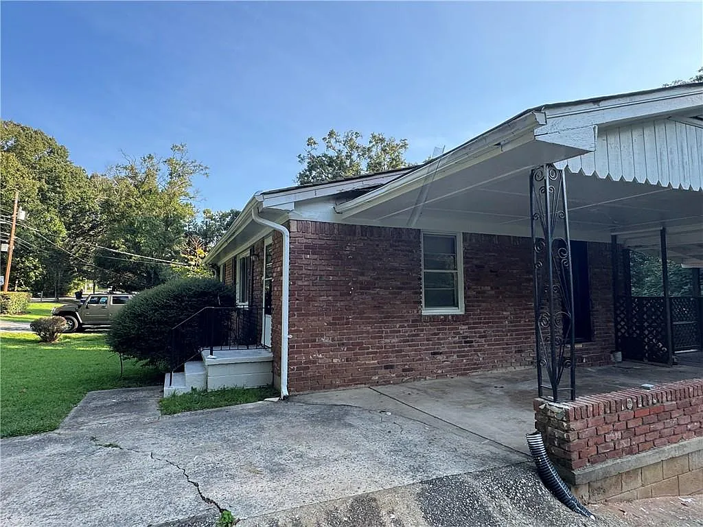 3 bed, 2.0 bath, 864 sqft, $1,850 — Photo 2