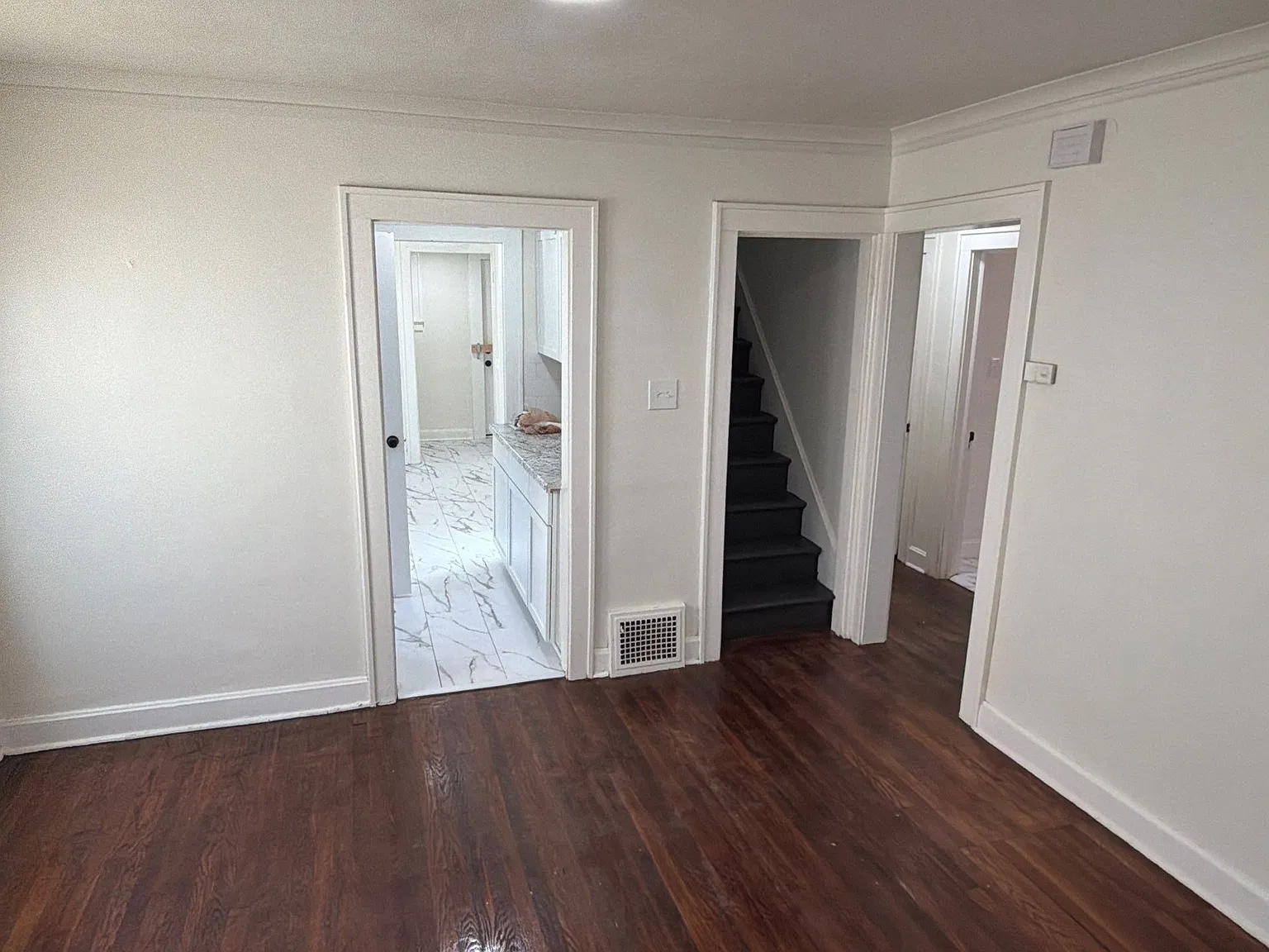 3 bed, 1.5 bath, 1100 sqft, $1,600 — Photo 3