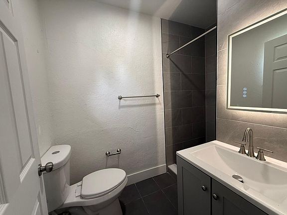 3rd image of 17 W 16th St #3