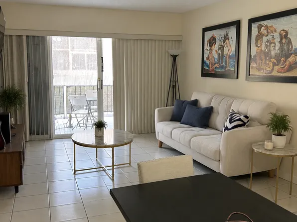 8895 Fontainebleau Blvd APT 101, Miami, FL 33172