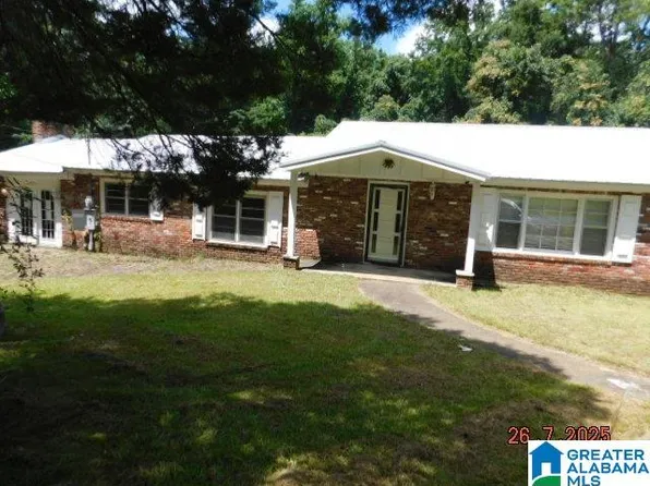 200 Skipper Hill Ln, Sylacauga, AL 35150