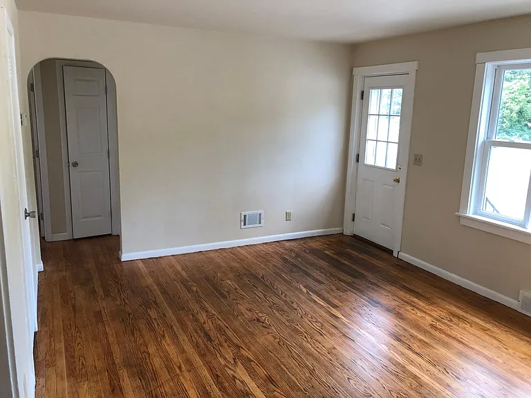 91 Airport Pkwy — Photo 12