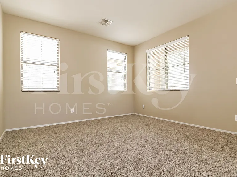 15427 W Canterbury Dr — Photo 13