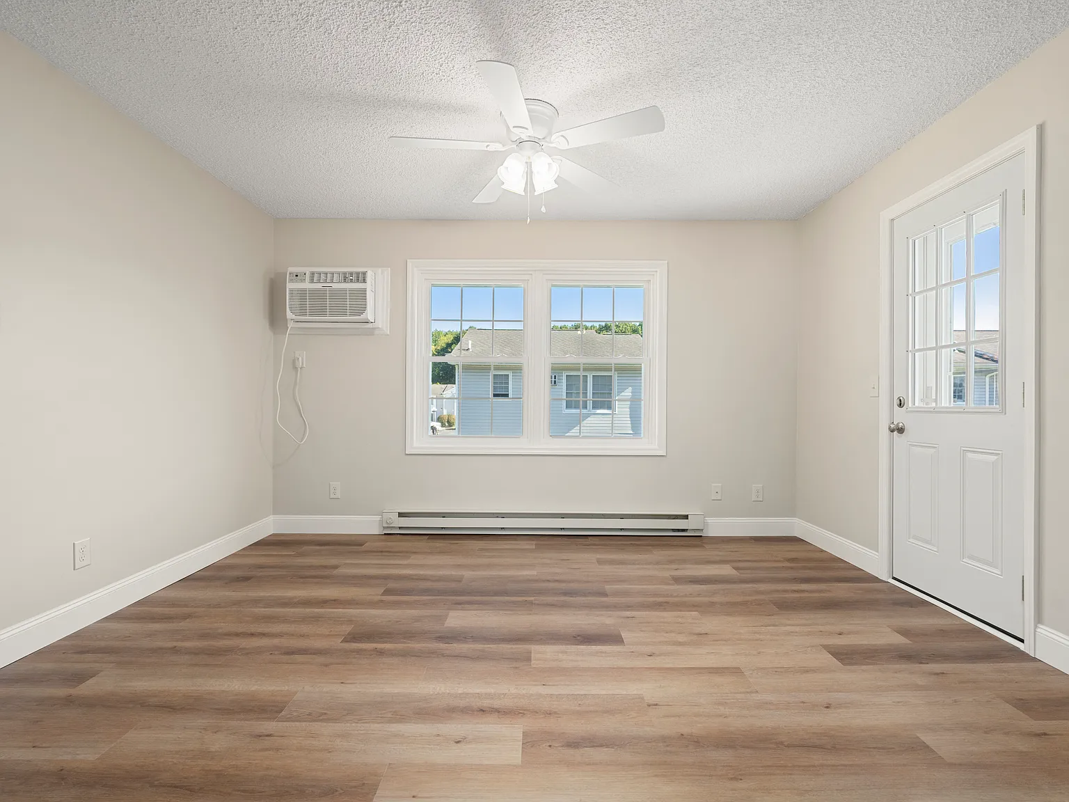 2 bed, 900 sqft, $1,700 — Photo 4