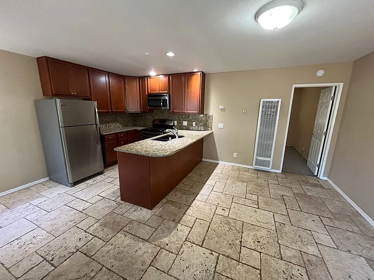 5065 W Point Loma Blvd #C — Photo 29