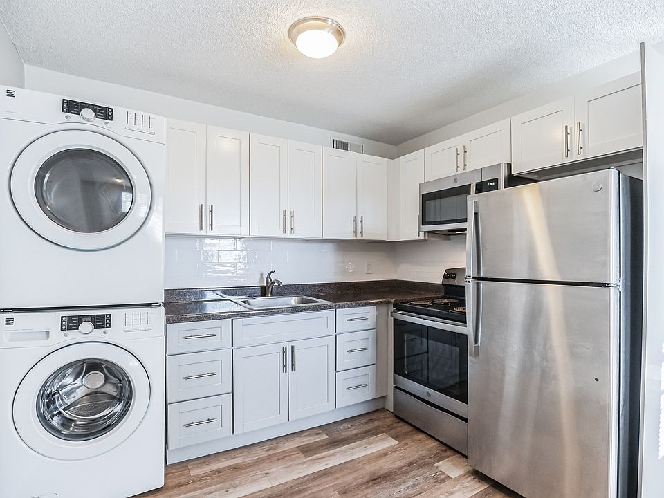 Welcome to Hamilton Estates Apartments, where modern elegance meets functionality. Our beautifully designed kitchens feature stainless steel appliances and convenient in-unit laundry. Elevate your living experience todayschedule your tour now!