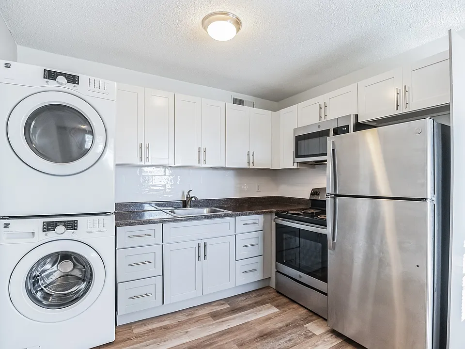 Welcome to Hamilton Estates Apartments, where modern elegance meets functionality. Our beautifully designed kitchens feature stainless steel appliances and convenient in-unit laundry. Elevate your living experience todayschedule your tour now!