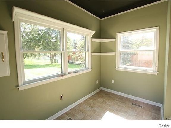 3rd image of 15052 Salem