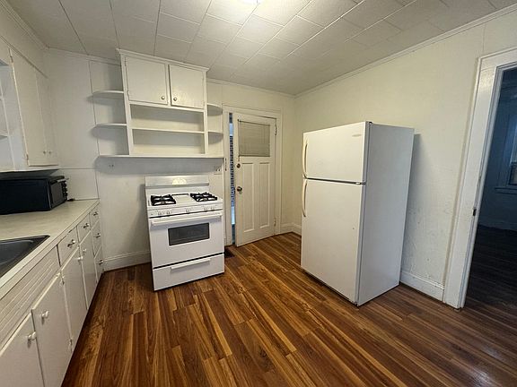 3rd image of 16 Grandview St