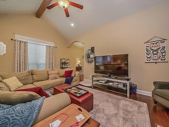 5th image of 204 W Brentwood Blvd Unit 1
