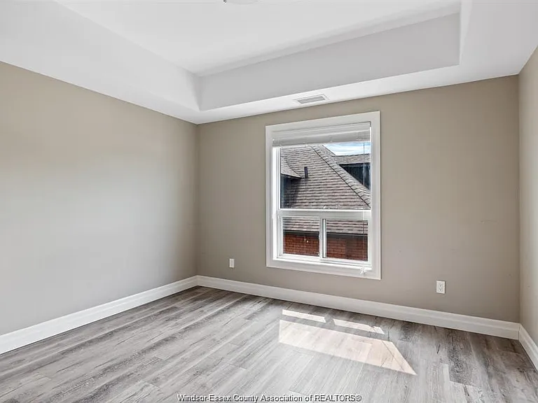 955 Ouellette Ave #305 — Photo 15