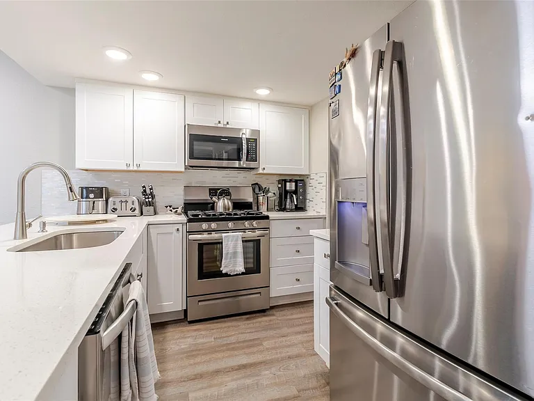 6915 Ten Oaks Cir — Photo 5