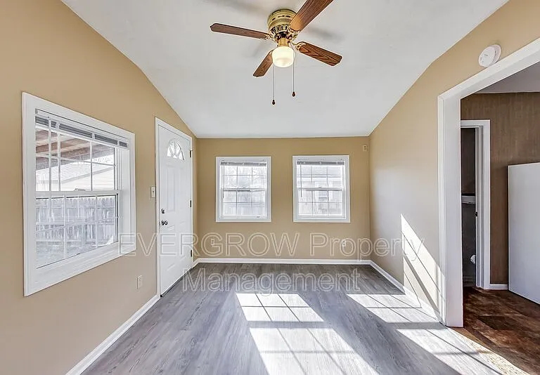 1417 N Denny St — Photo 10