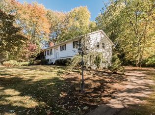 39 Elaine St, Trumbull, CT 06611