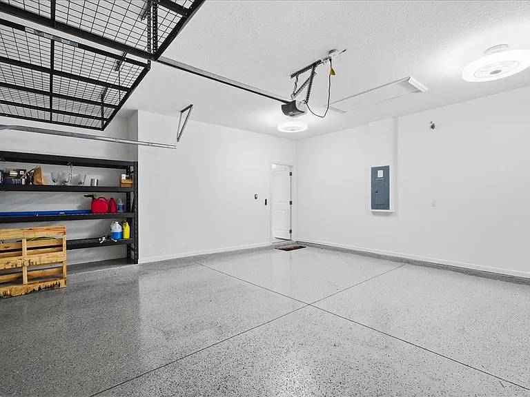100 Lake Sinclair St — Photo 36