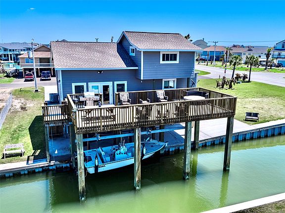 2nd image of 303 Tahiti Rd