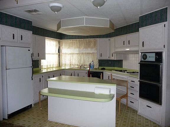 3rd image of 3160 Oakbridge Dr
