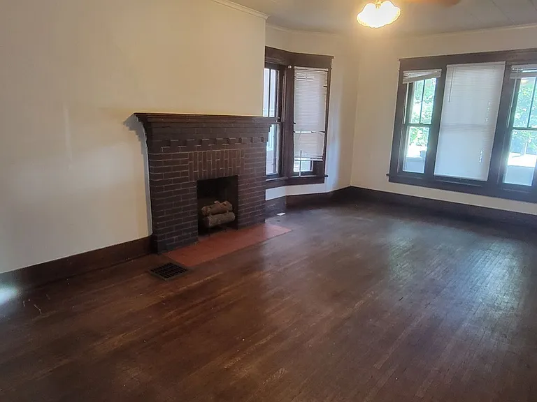 2015 Summit St — Photo 17