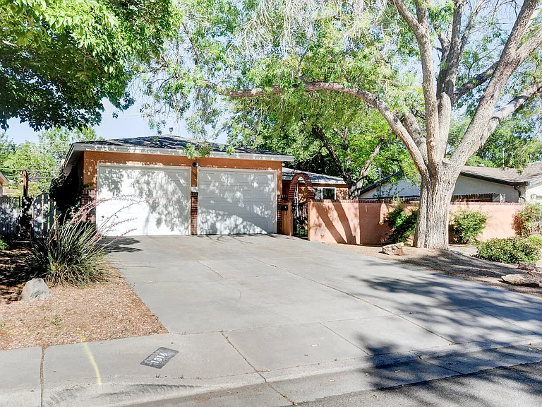 1316 Espejo St NE — Photo 3