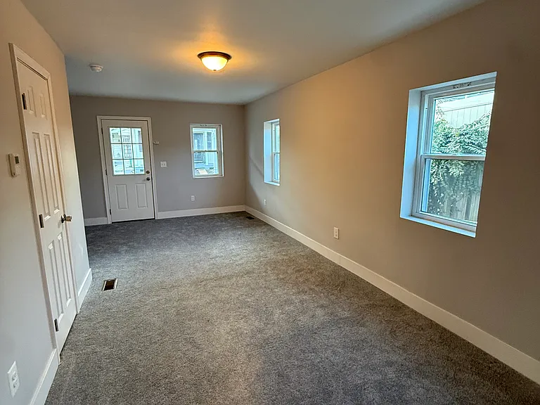 6115 Lemon St — Photo 2