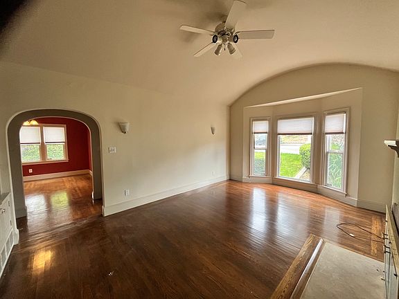 3rd image of 209 Howard Ave