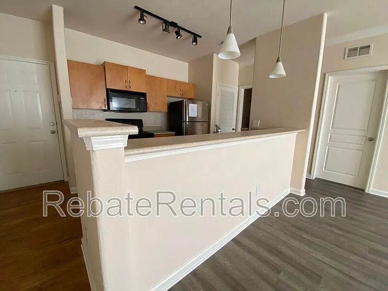 8290 Gate Pkwy #1211 — Photo 2