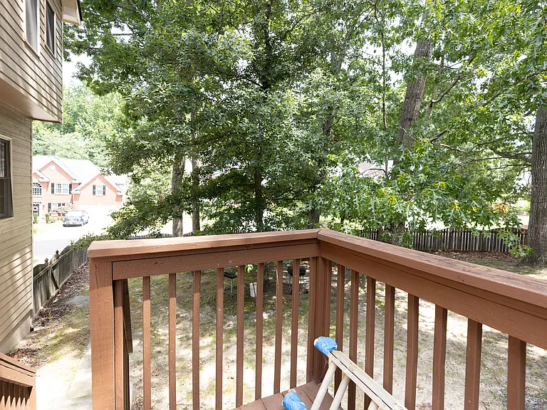 1649 Crittenden Ln — Photo 25