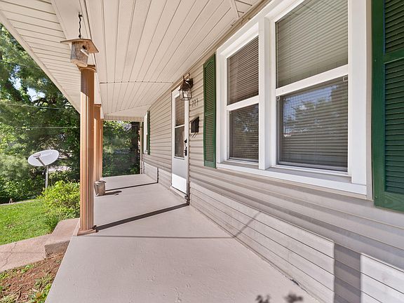 5th image of 203 Beck St