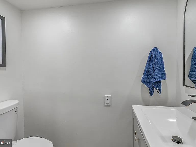3183 E Thompson St — Photo 16