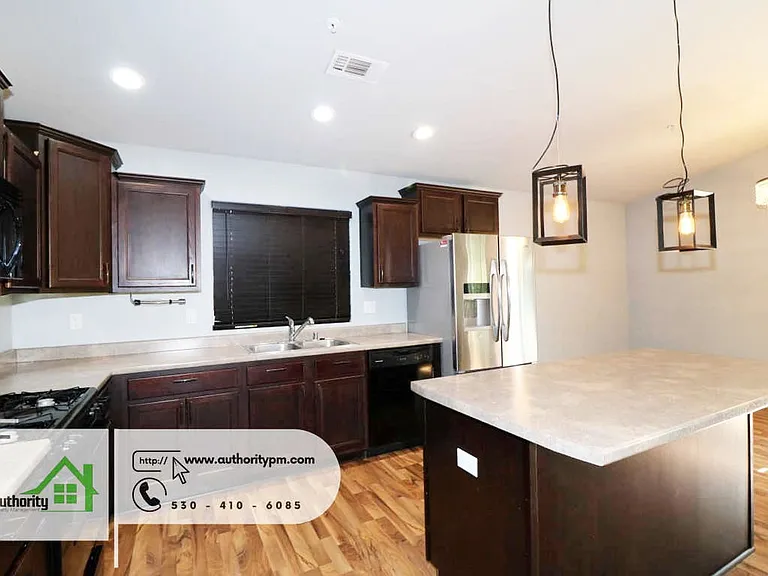 1417 Montana Ave — Photo 12