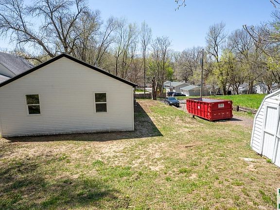 5th image of 3501 Athlone Ave