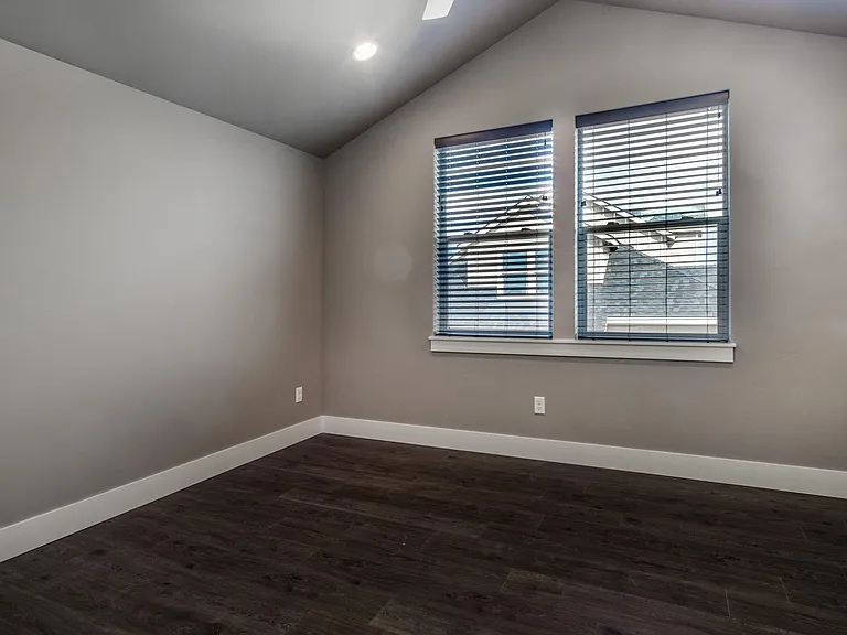 20500 Empire Ave — Photo 13