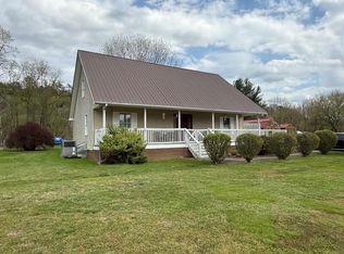 104 Crimson St, Harold, KY 41635