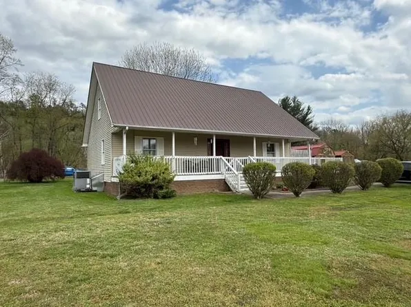 104 Crimson St, Harold, KY 41635