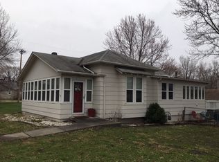 201 SE 14th St, Oak Grove, MO 64075