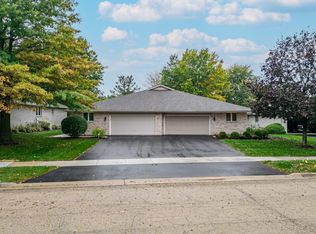 1238 N Crest Dr, Rockford, IL 61107